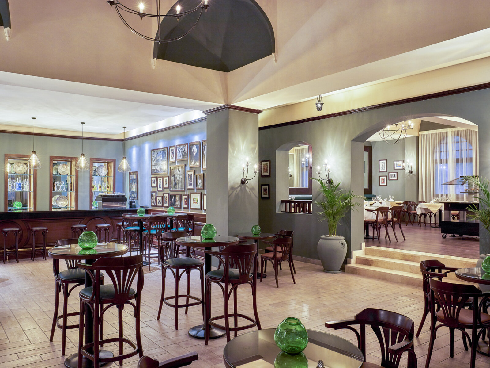 The Bar (Indoor Lobby Bar)