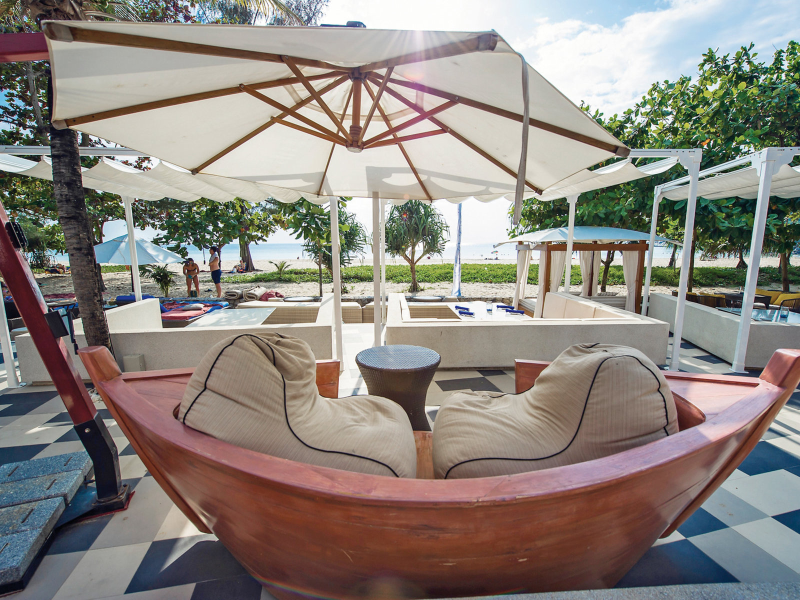 COAST BEACH CLUB & BISTRO
