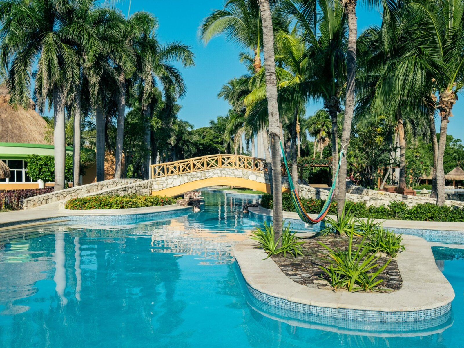ACTIVITIES POOL