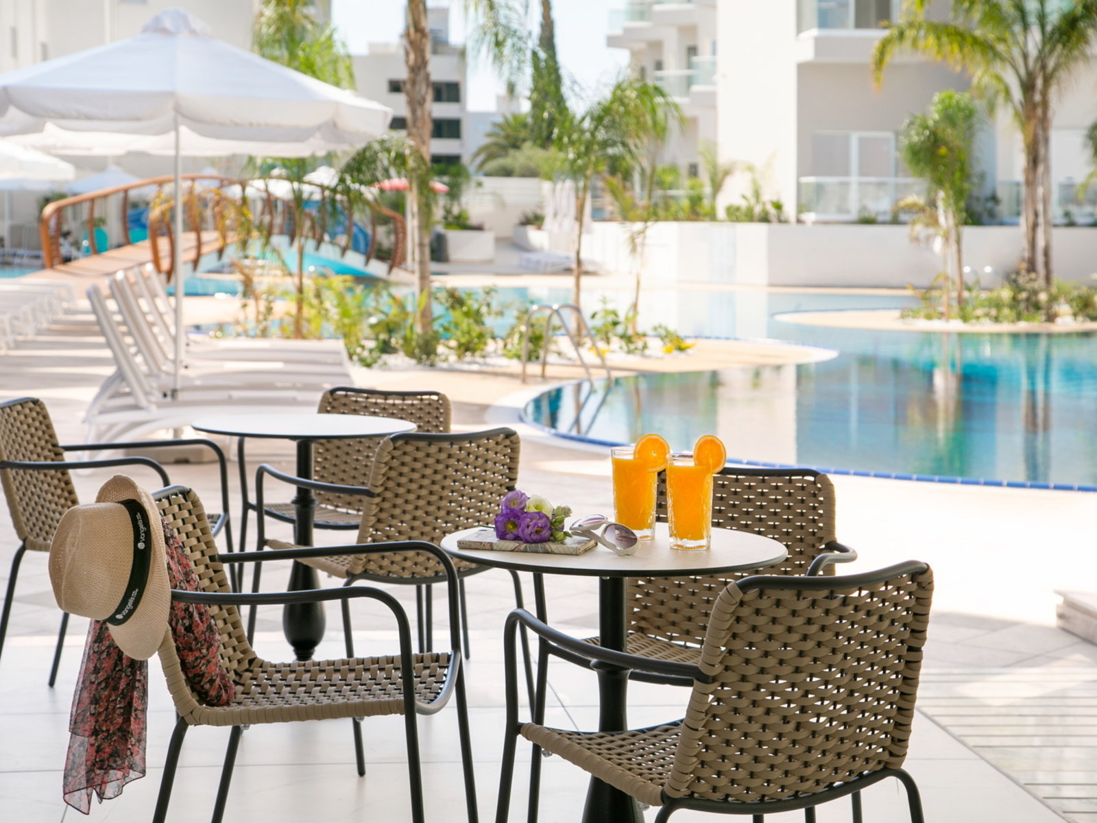 AQUA POOL BAR
