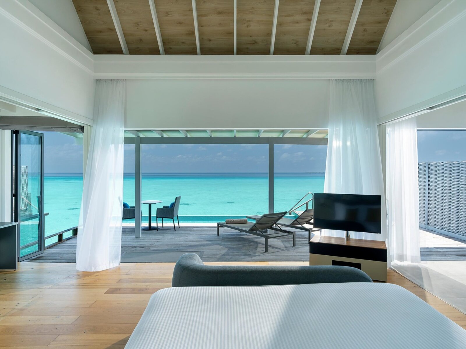 Wohnbeispiel Water Villa with Pool