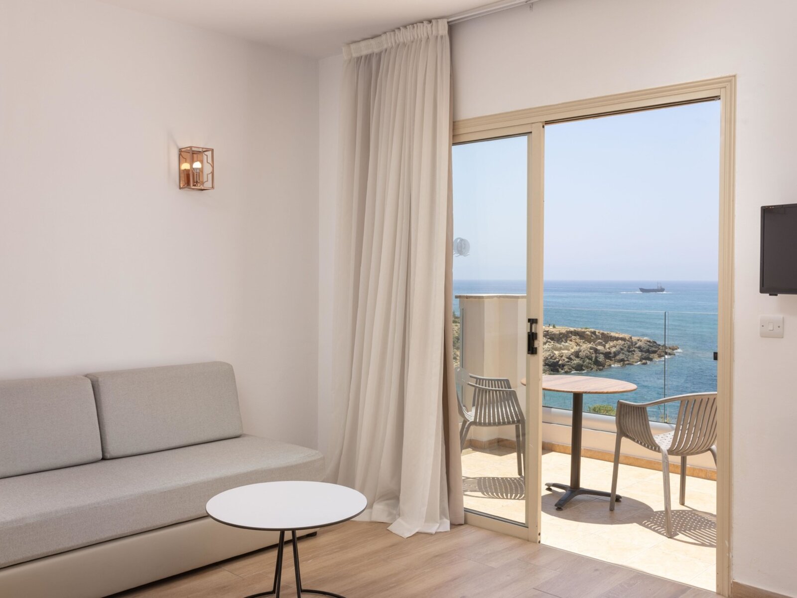 One Bedroom Family Room Sea View