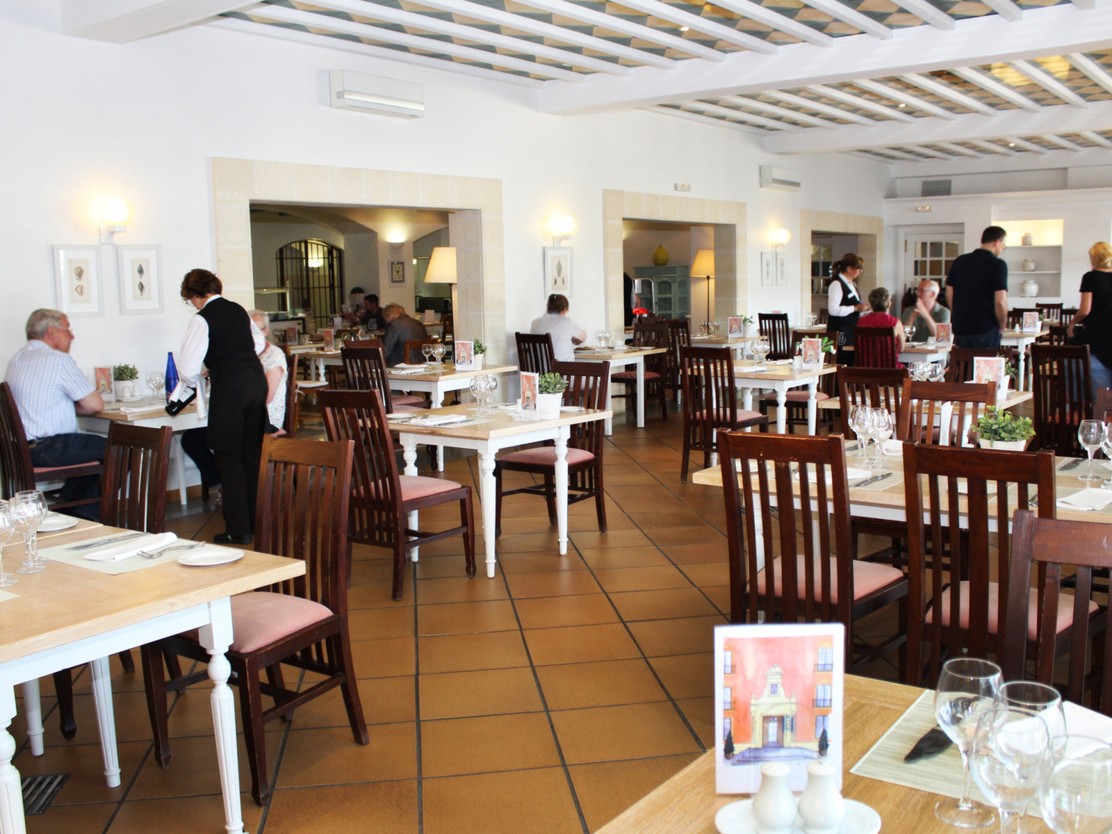 LA BODEGA (je nach Belegung Buffet/Menü)