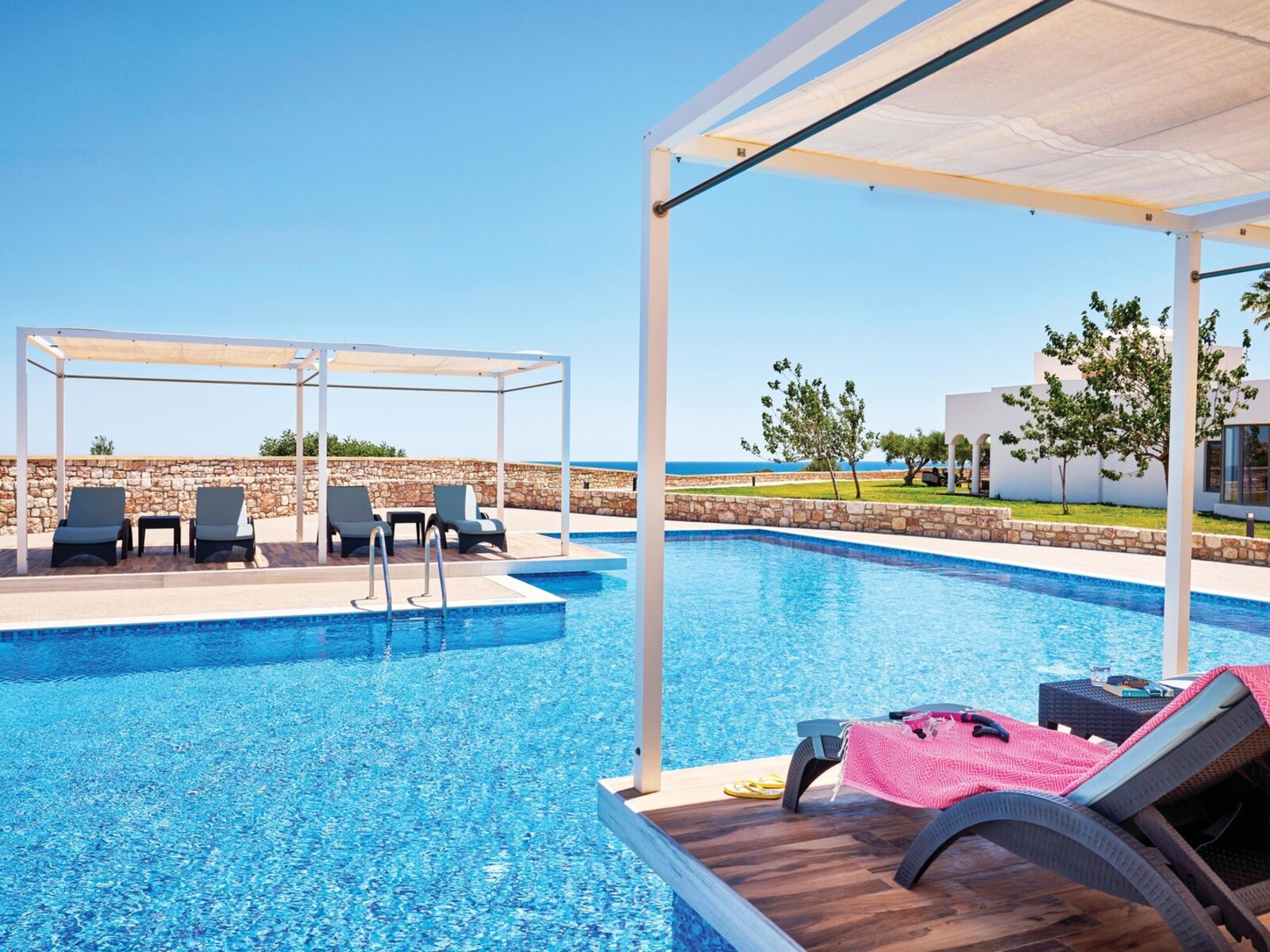 Wohnbeispiel Two Bedroom Suite Sharing Pool