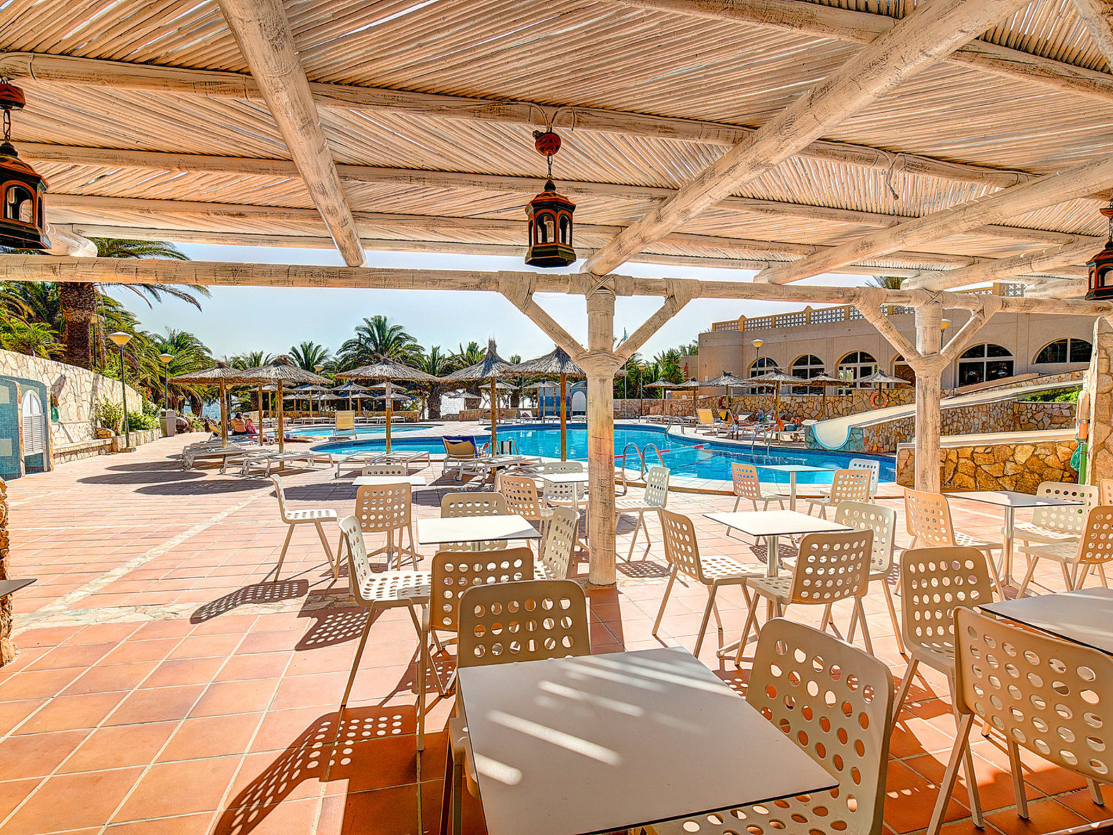 Pool Bar