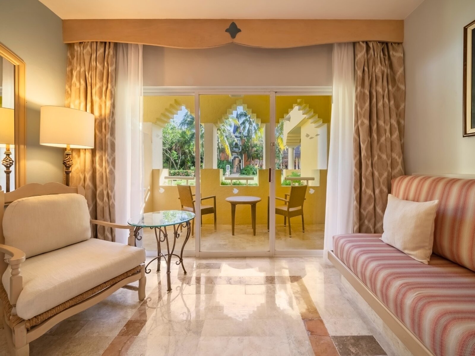 Wohnbeispiel Premium Double Room with Balcony or Terrace