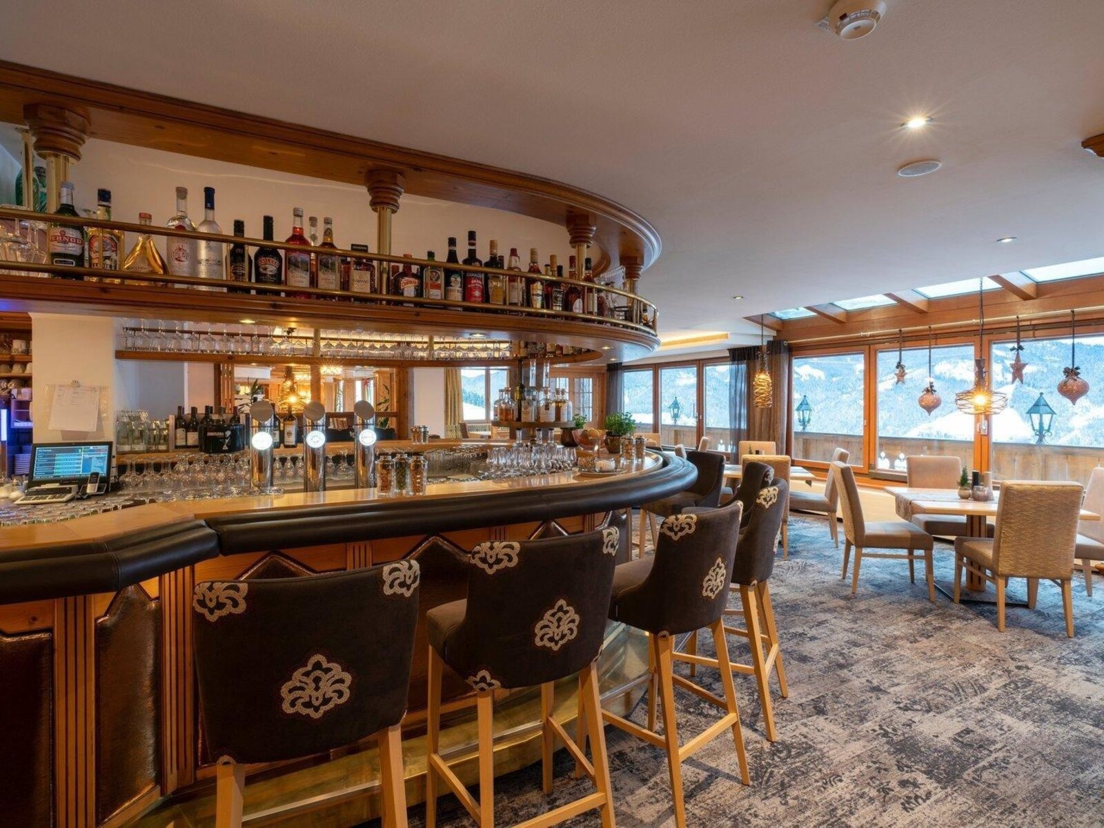 Hotelbar mit Ausblick