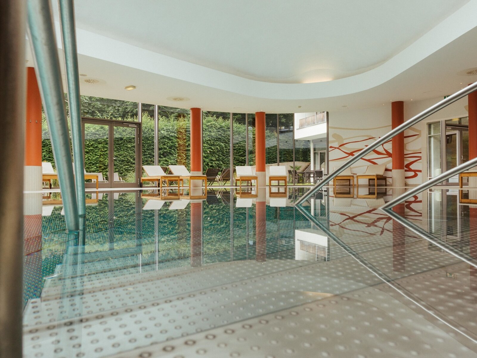 Relax-Indoor-Pool