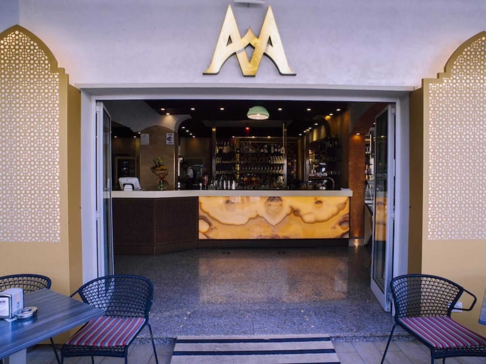 Bar