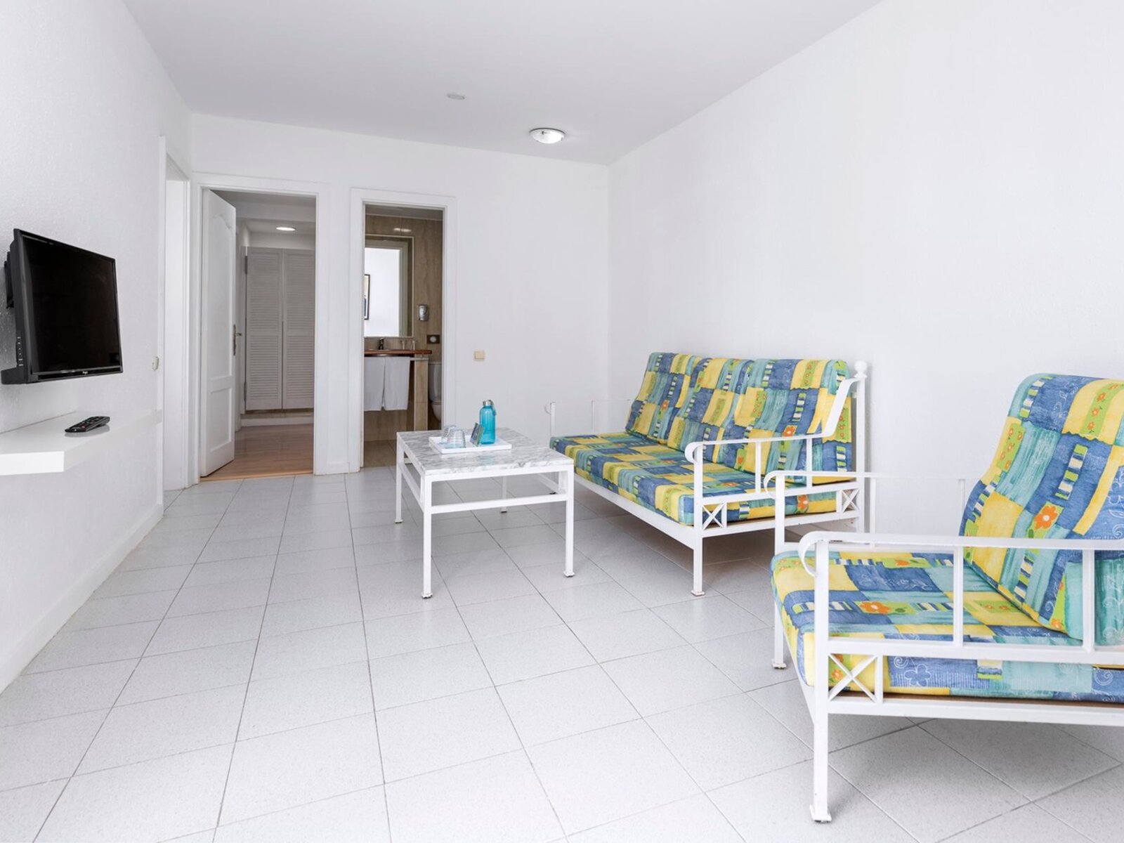 Wohnbeispiel Two Bedroom Family Room Pool View