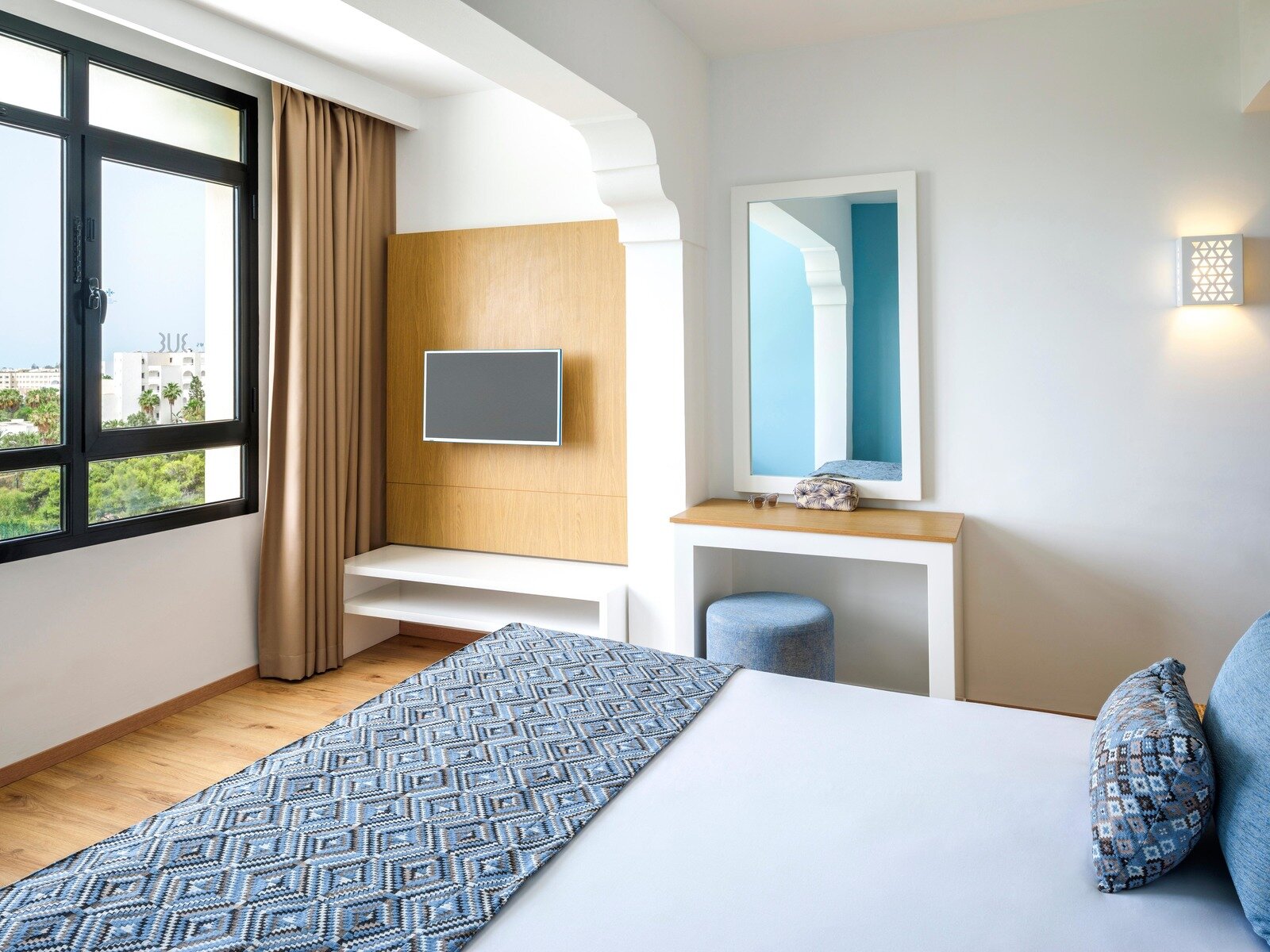 Wohnbeispiel Family Room  with separate bedroom and living room Seaview