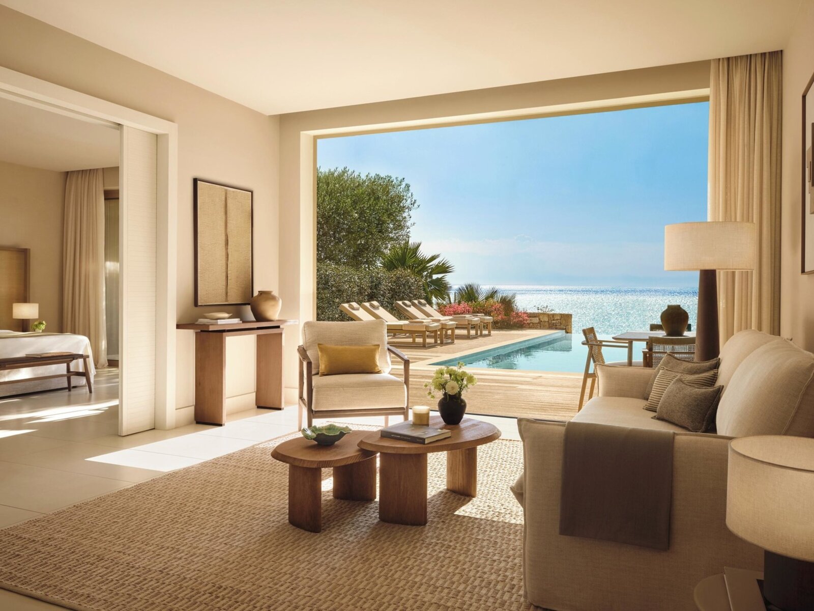 Wohnbeispiel Two Bedroom Bungalow Suite Private Pool / Beach Front