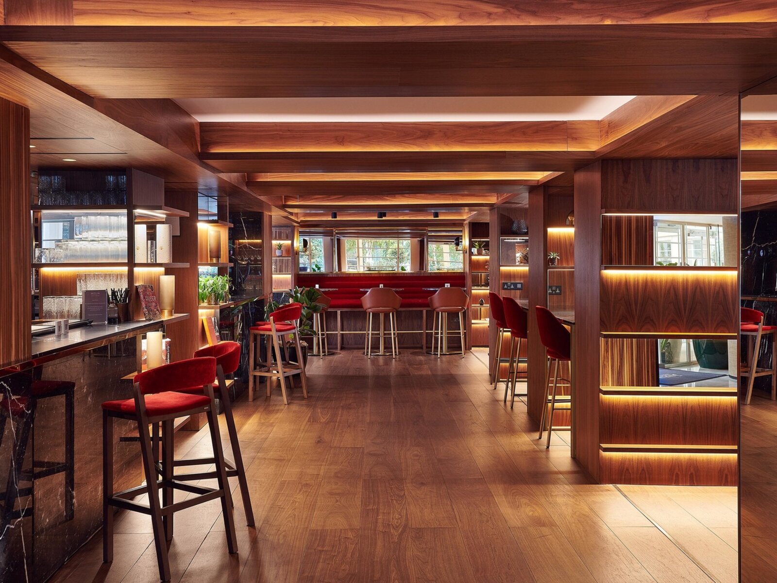 35 BAR AND LOUNGE