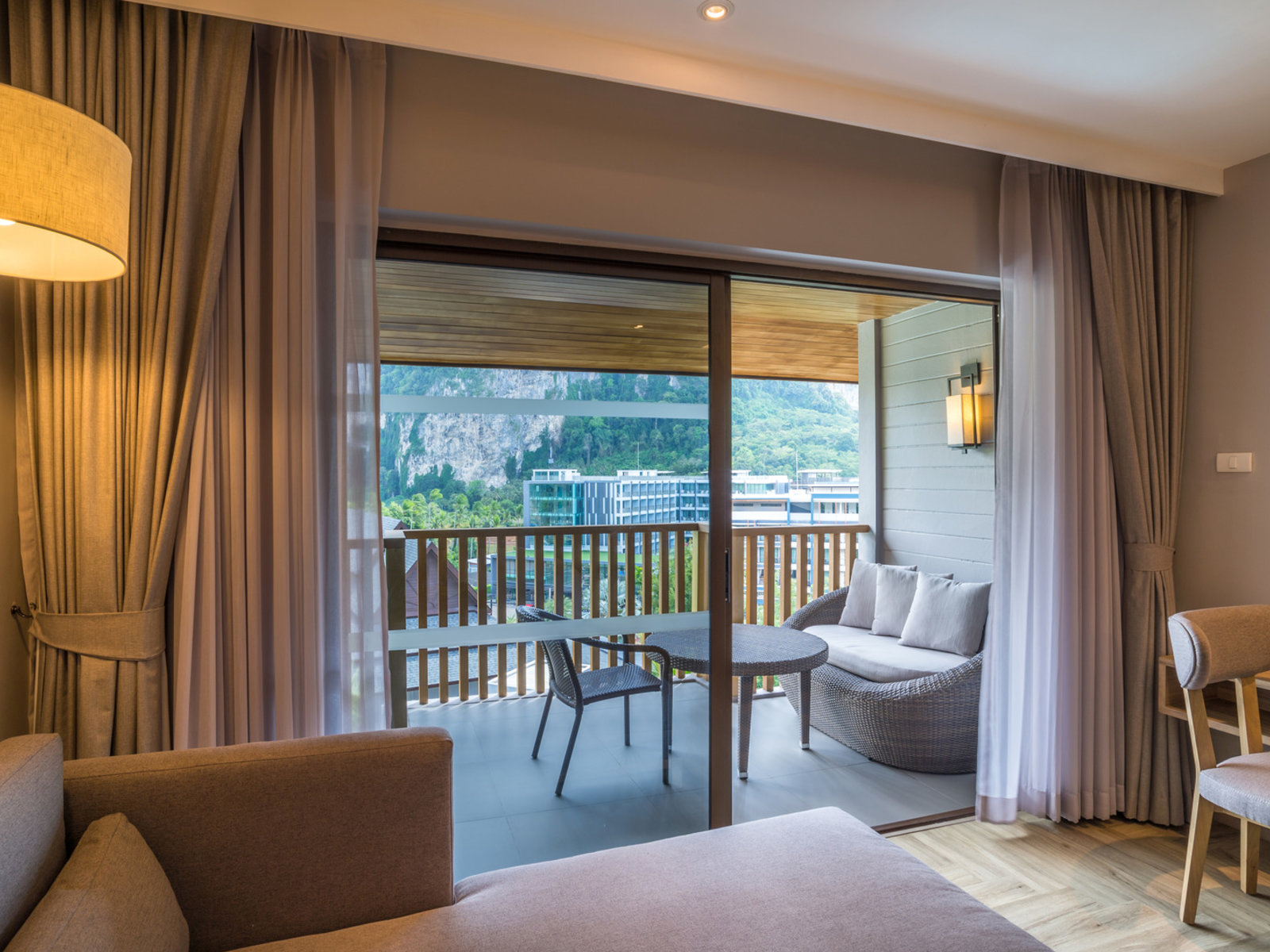 Wohnbeispiel D'Luxe Room with Pool View