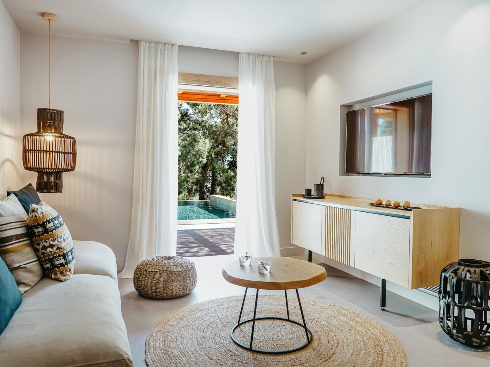 Wohnbeispiel 2 bedroom family maisonette with private pool