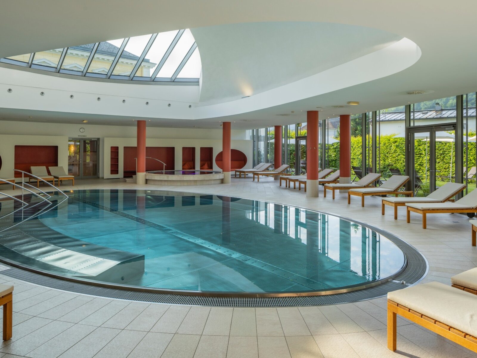 Relax-Indoor-Pool