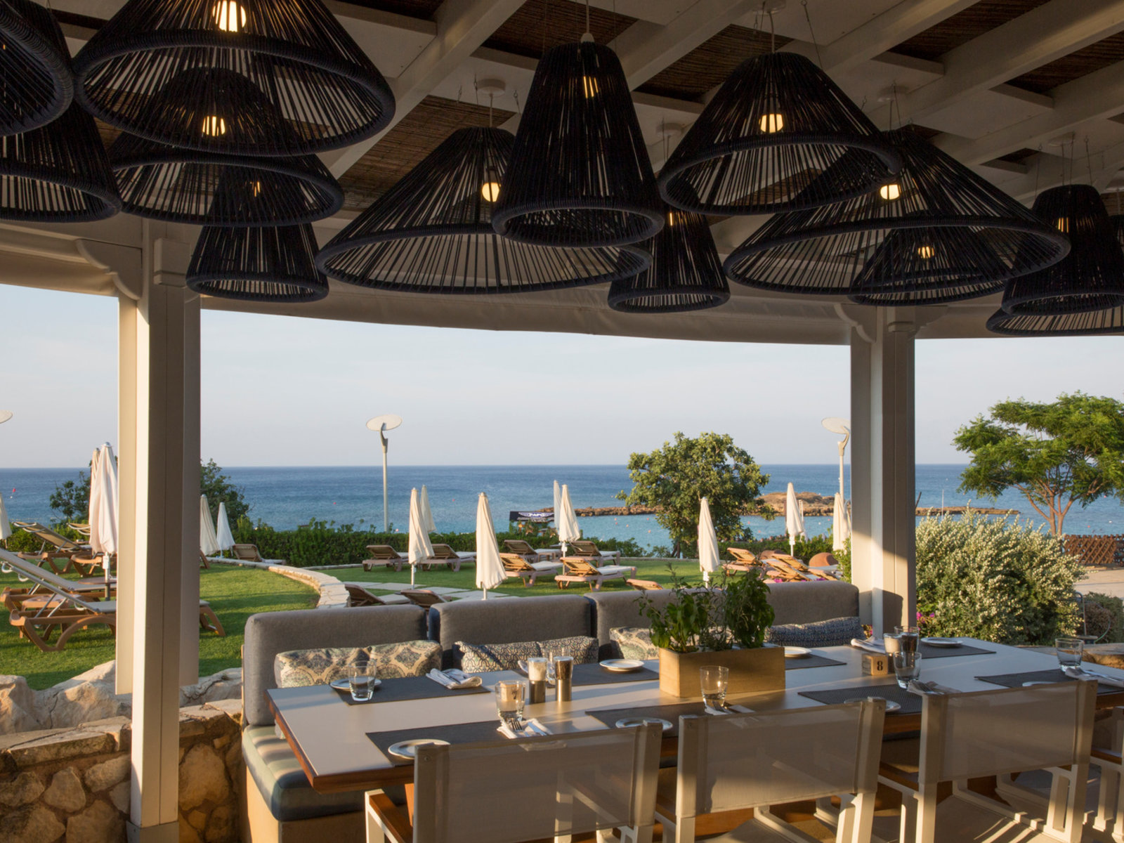 mama's pool bar and cyprus taverna