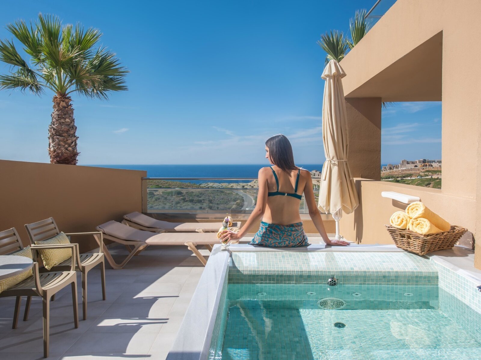 Wohnbeispiel Family Suite 2 bedroom Sea view outdoor jacuzzi