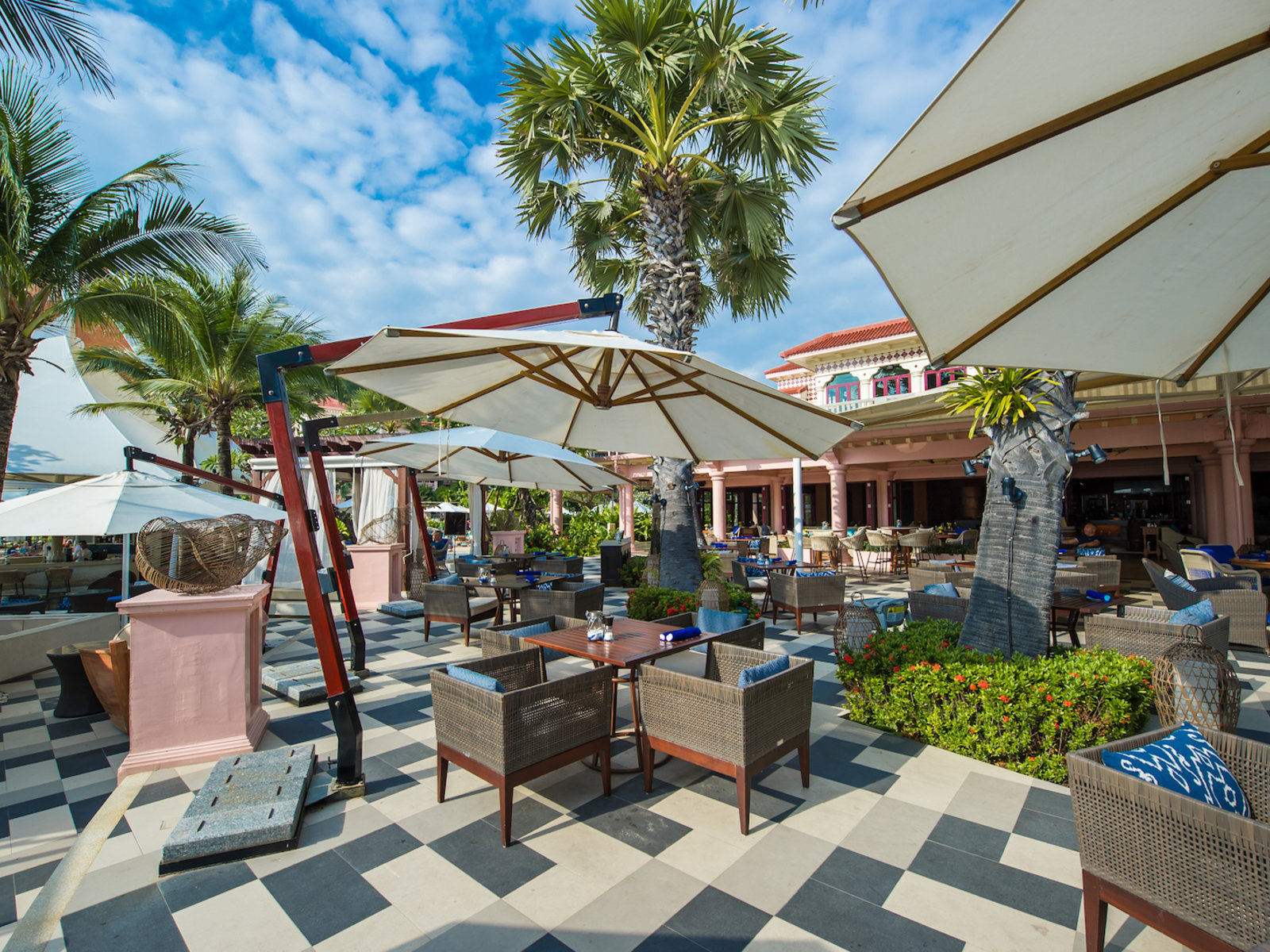 COAST BEACH CLUB & BISTRO