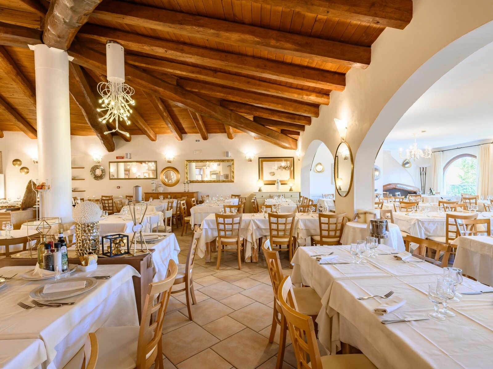 MAIN RESTAURANT