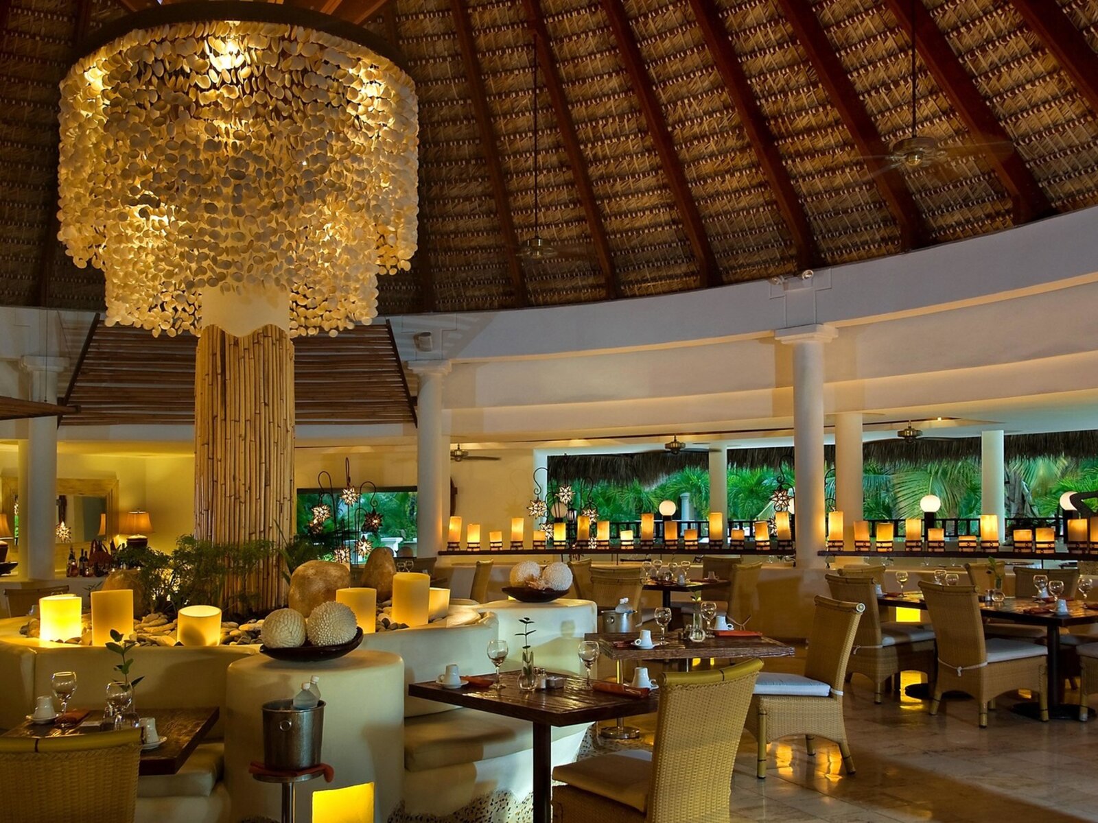 RIVIERA - Exclusive For The Level Guests