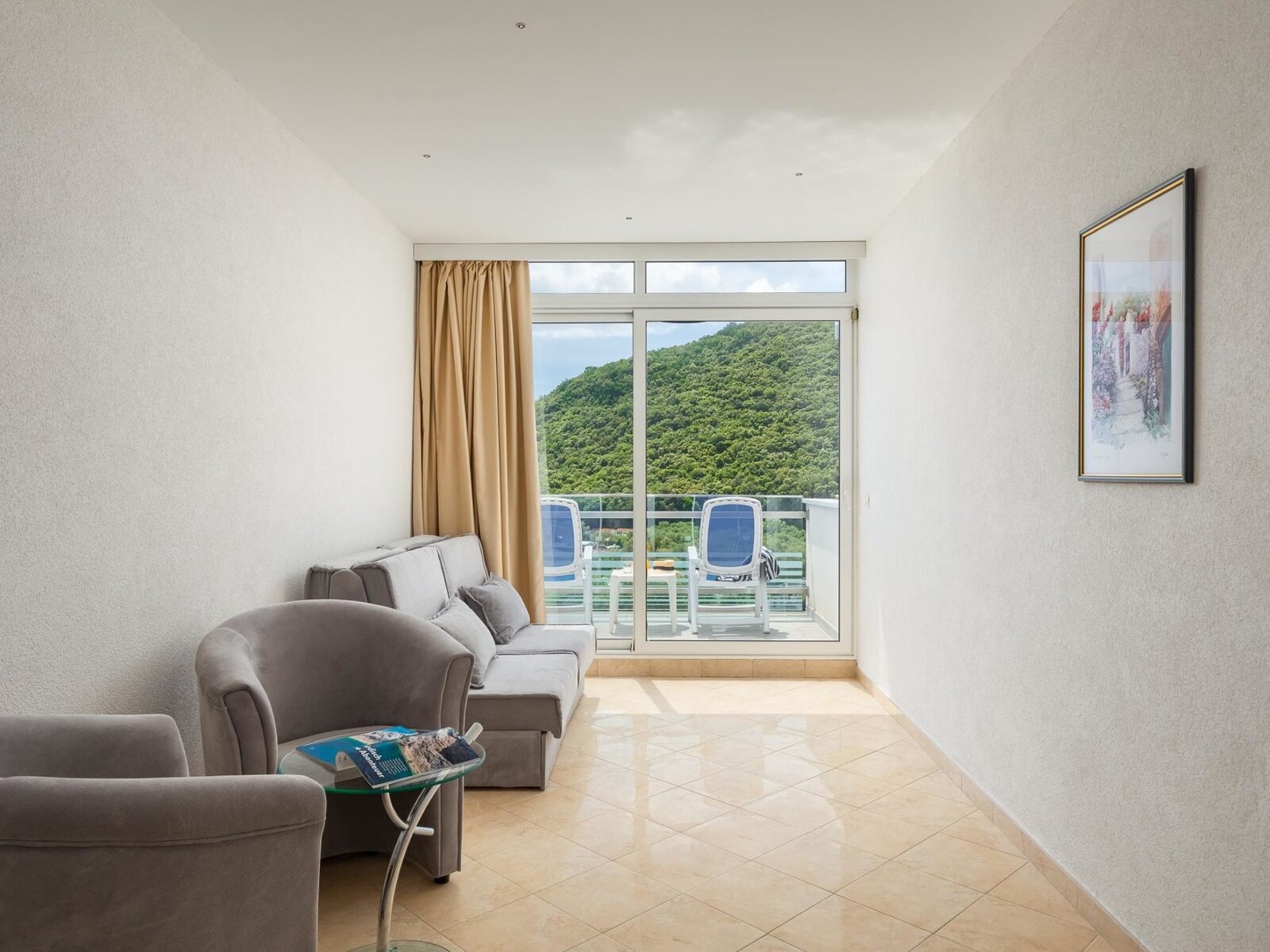 Double room sea side balcony + 1