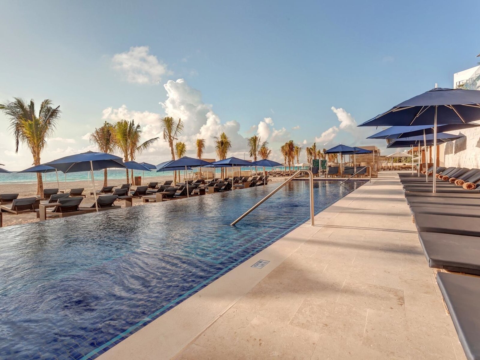 Diamond Club Exclusive Pool