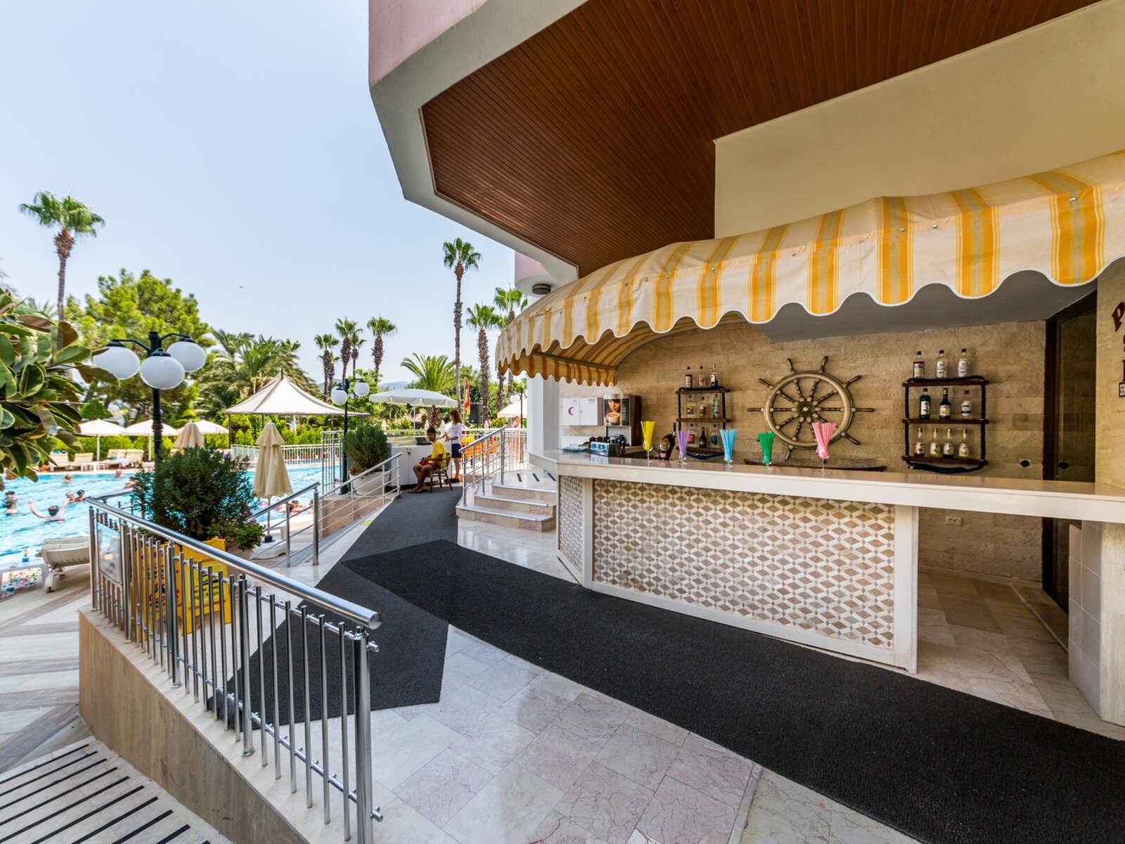 Pool Bar