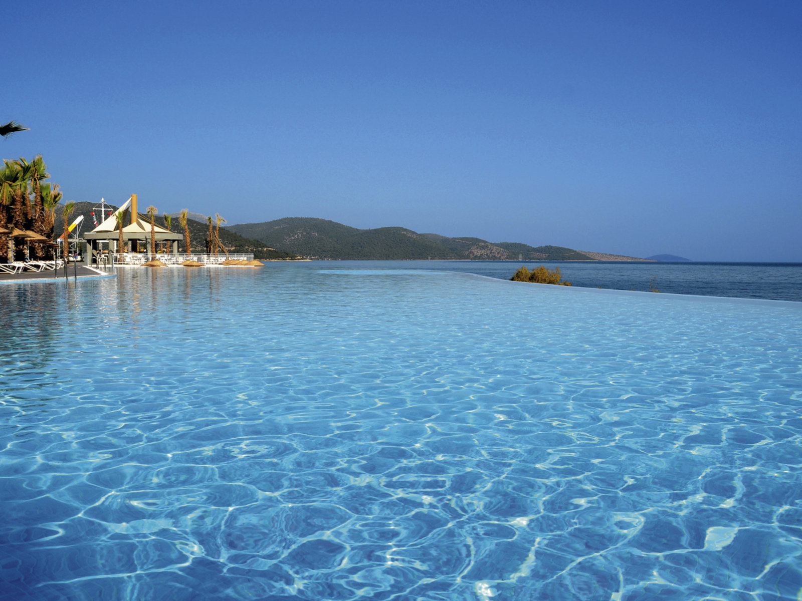 Infinity pool