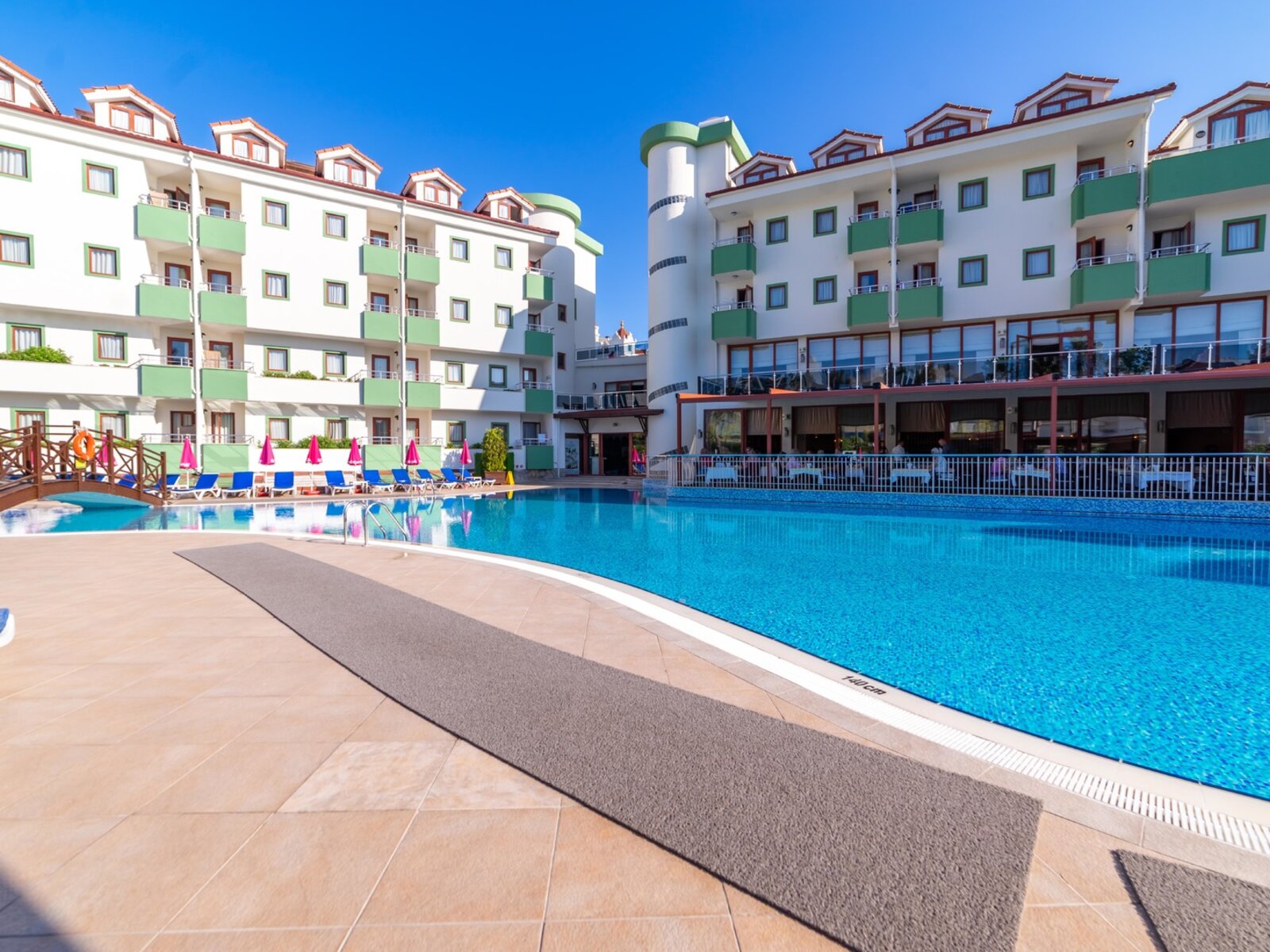 monachus hotel & spa side