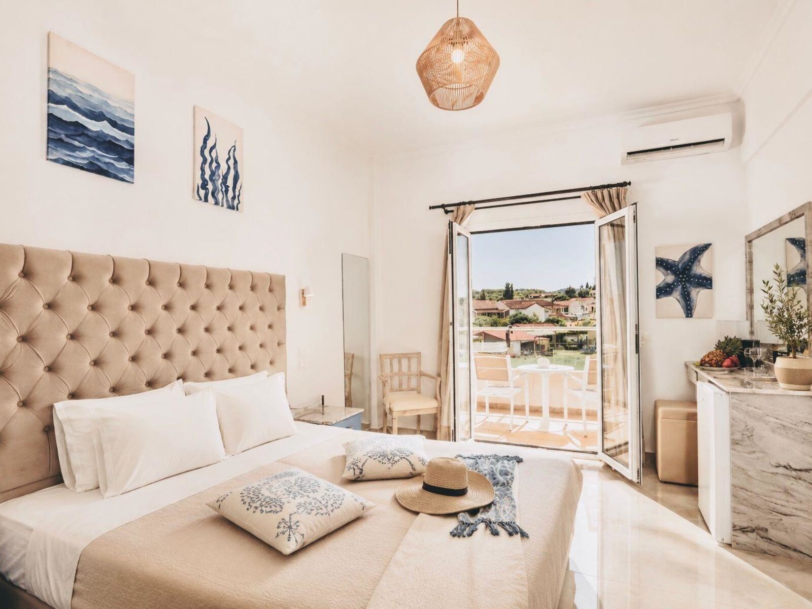 Wohnbeispiel Double Room Mountain View or Land View