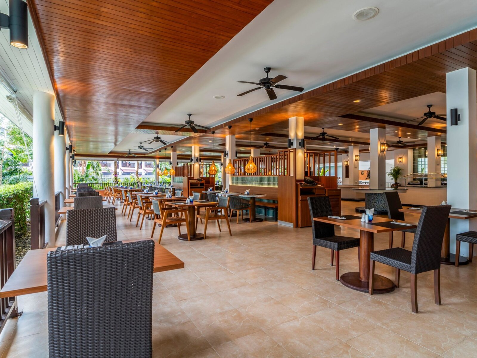 Restaurant by the pool