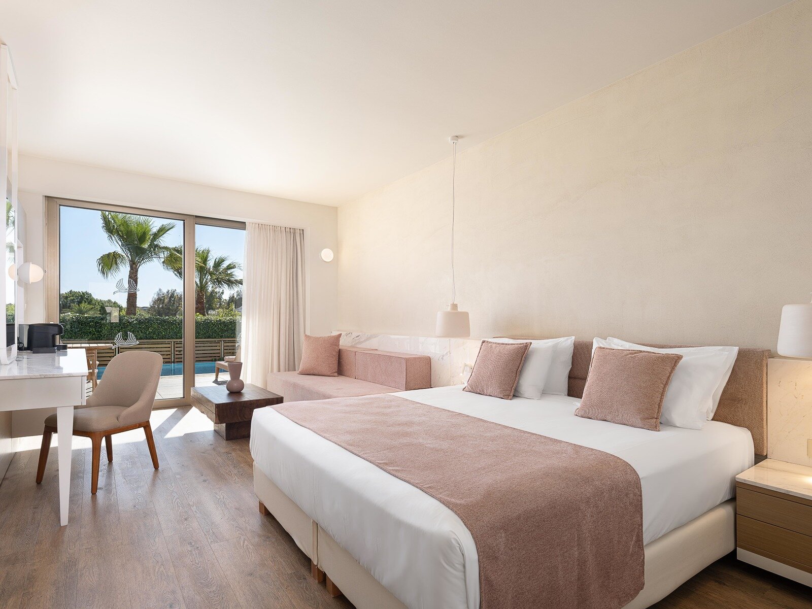 Wohnbeispiel Premium Junior Suite Private Pool