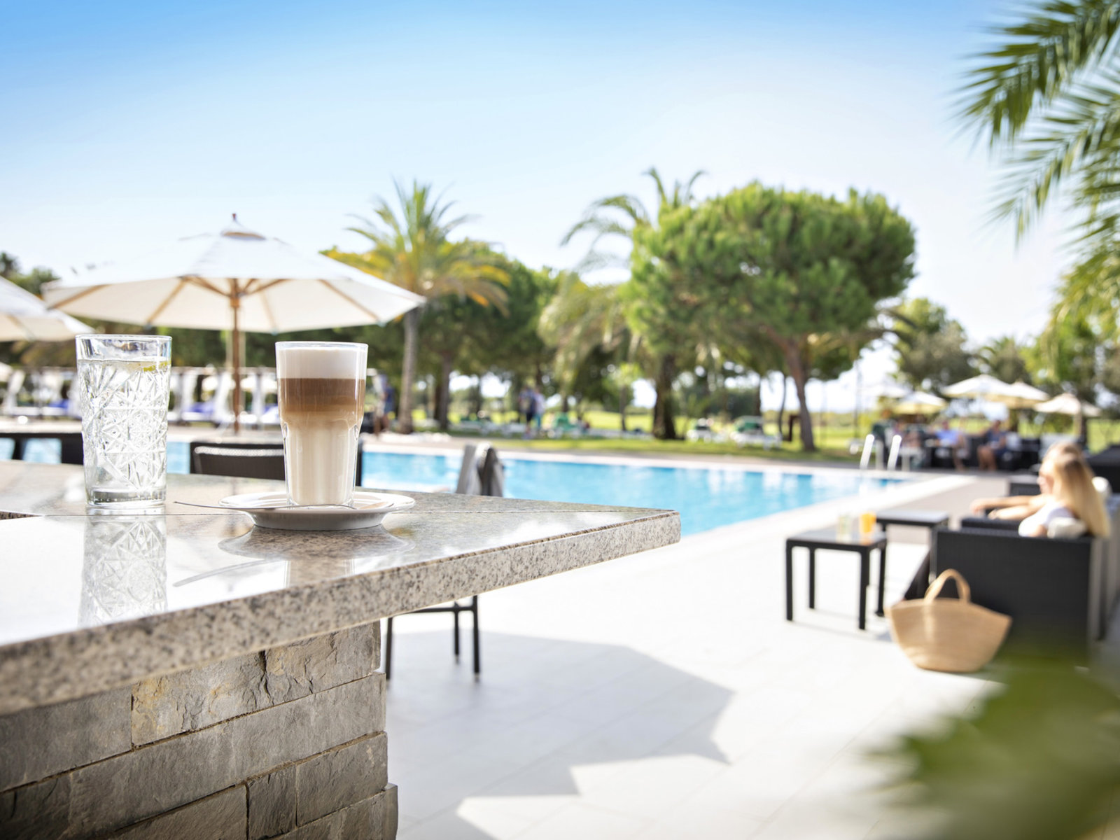 Poolbar