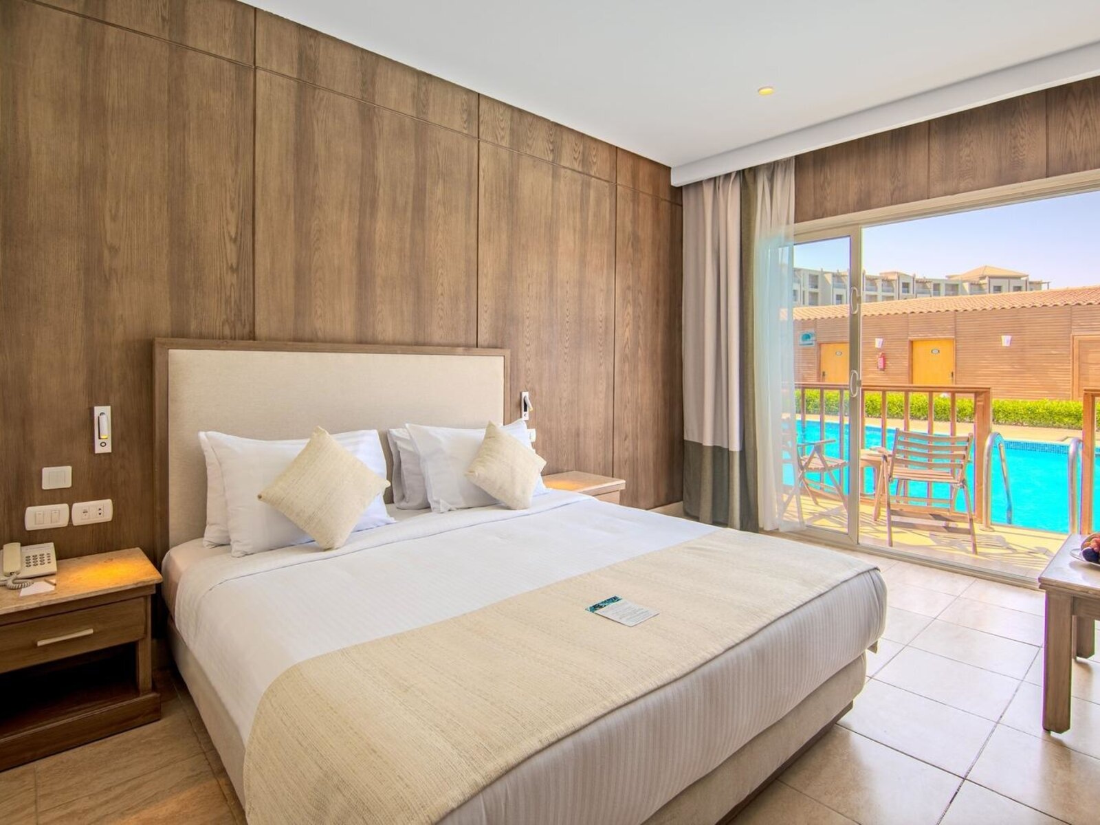 Wohnbeispiel Swim-Up Room (PV)
