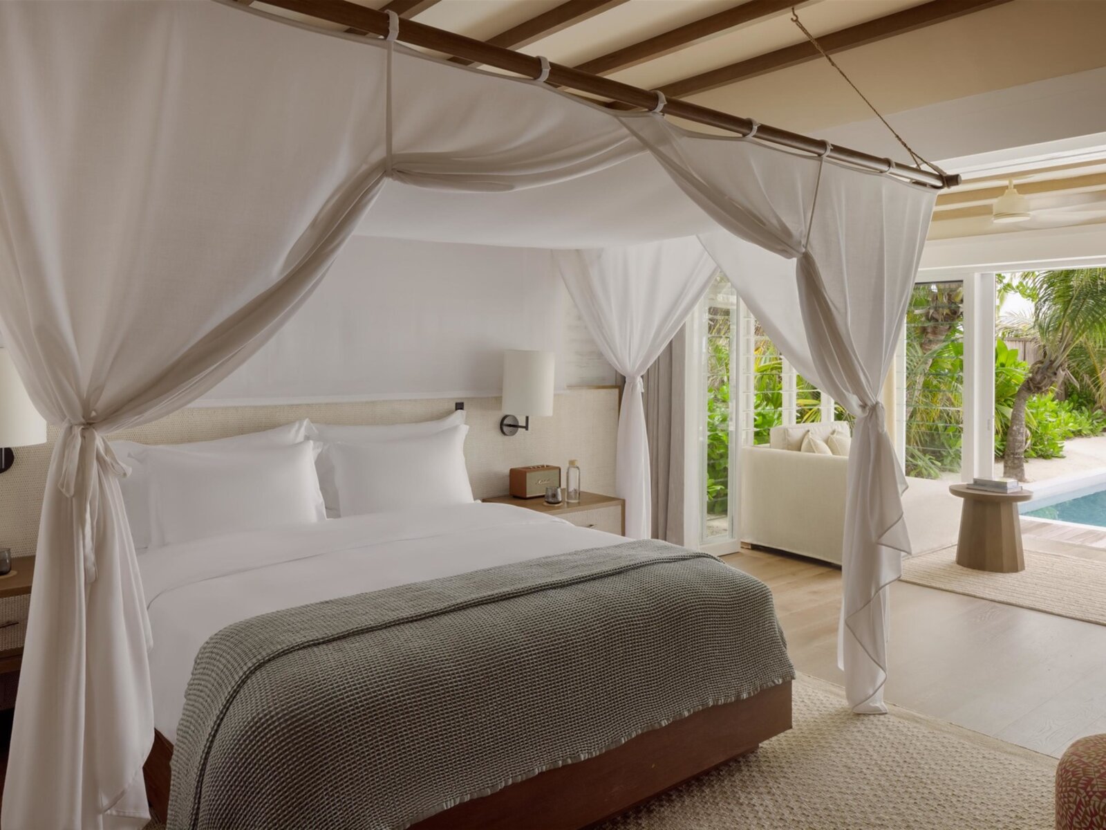 Wohnbeispiel Two Bedroom Beach Suite with Pool