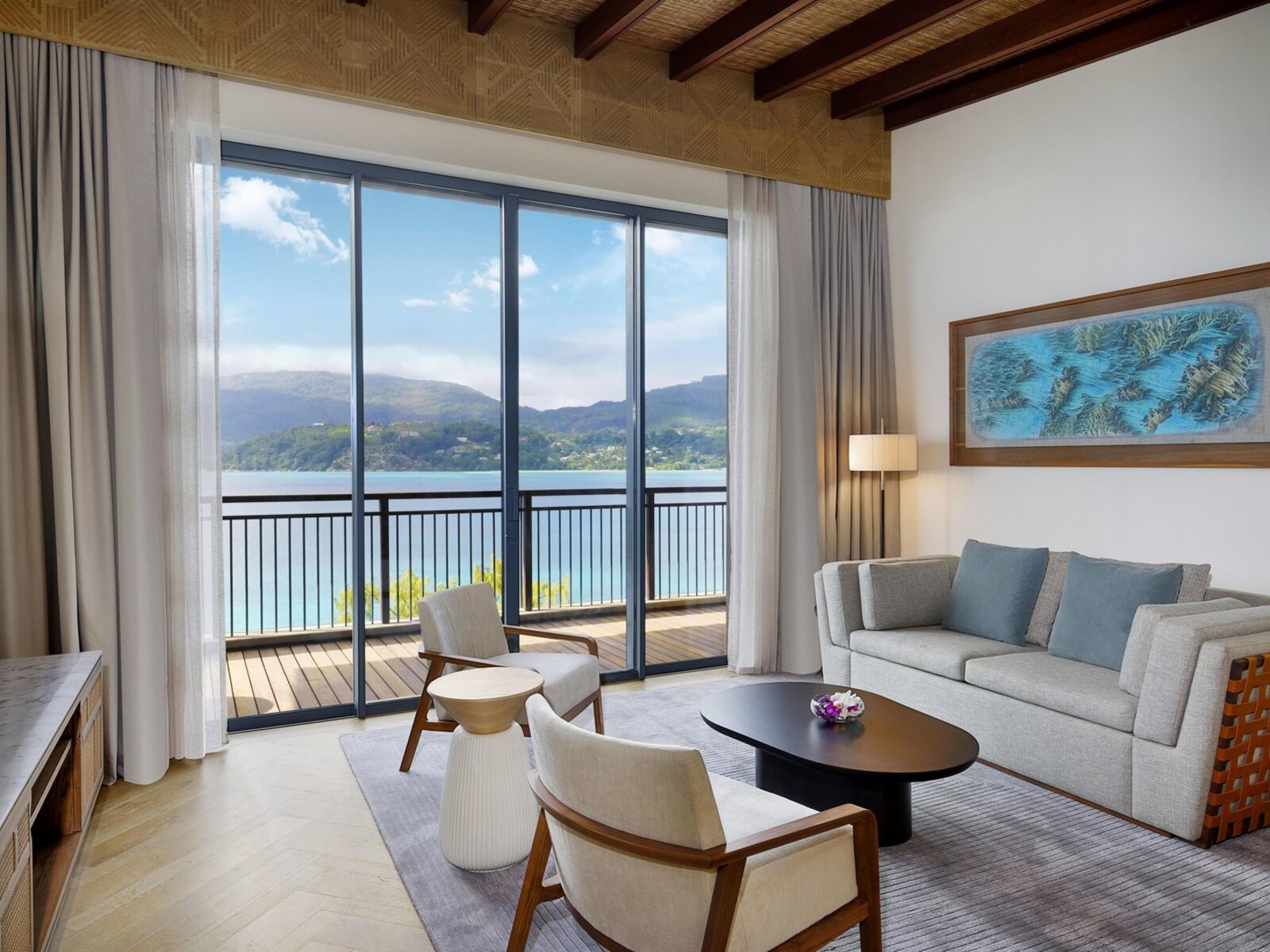 Wohnbeispiel One Bedroom Suite with Ocean View