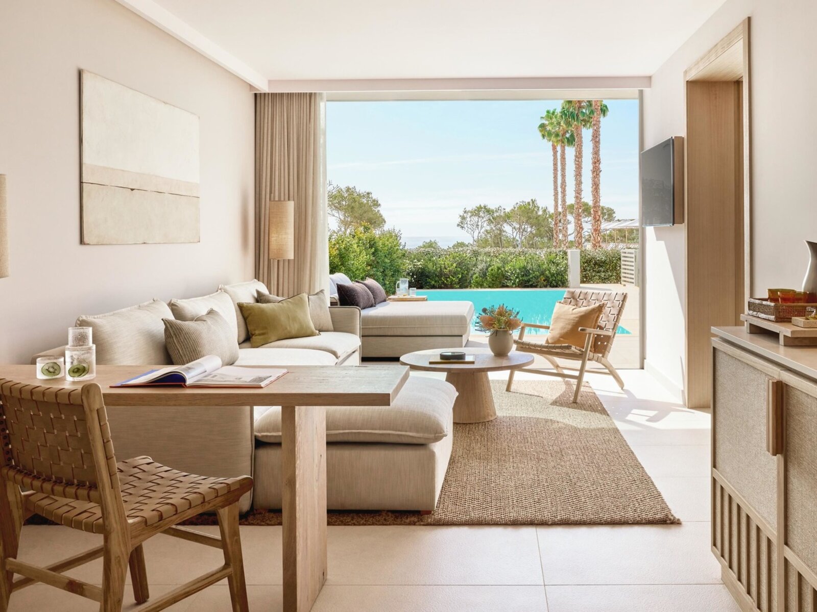 Wohnbeispiel Deluxe One Bedroom Suite Private Pool Garden View