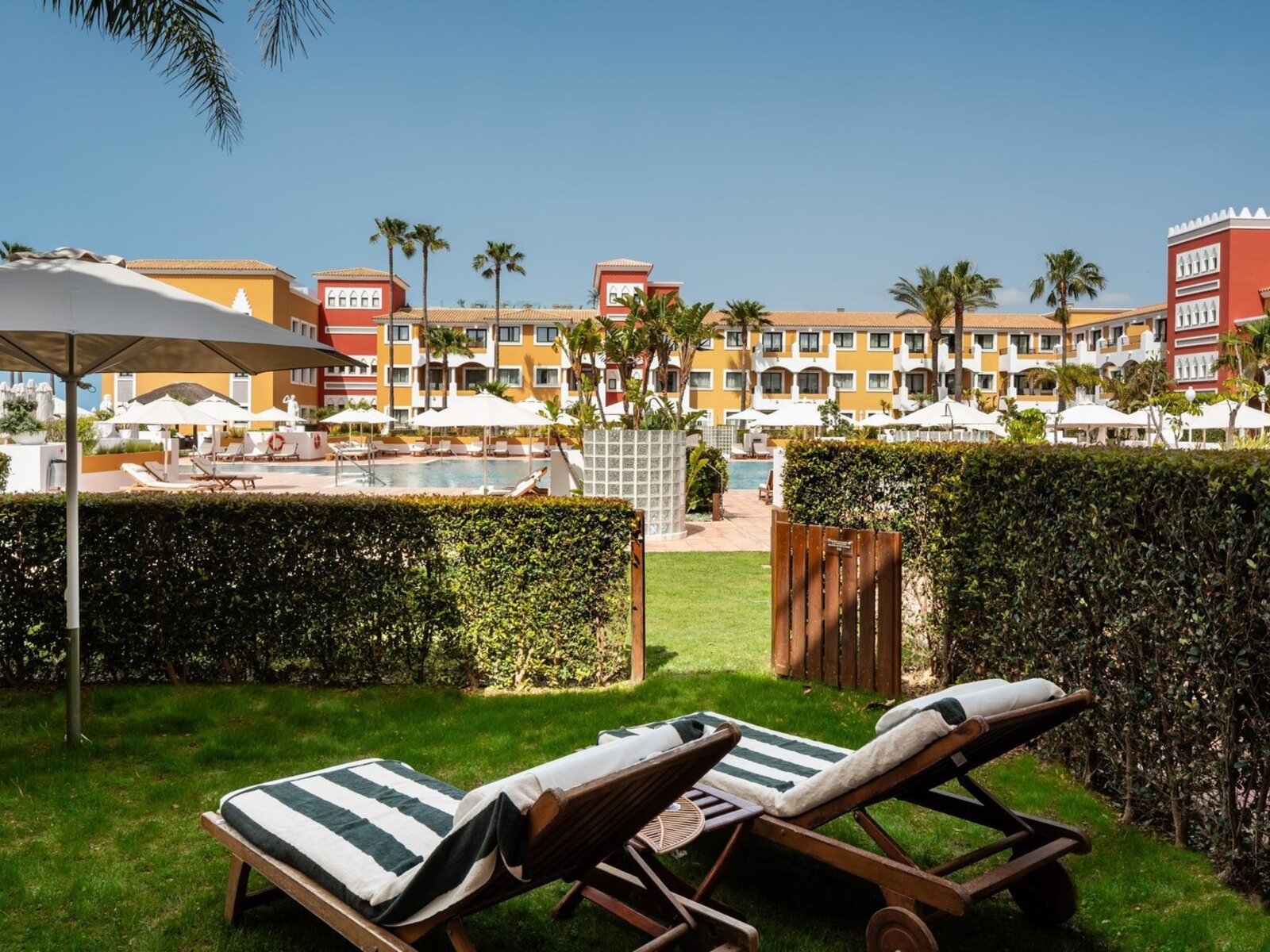 Wohnbeispiel Double Premium Pool Access with Private Garden