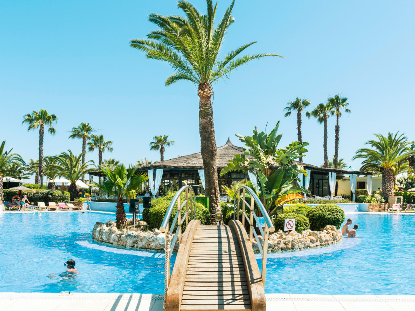 Aktivity Pool