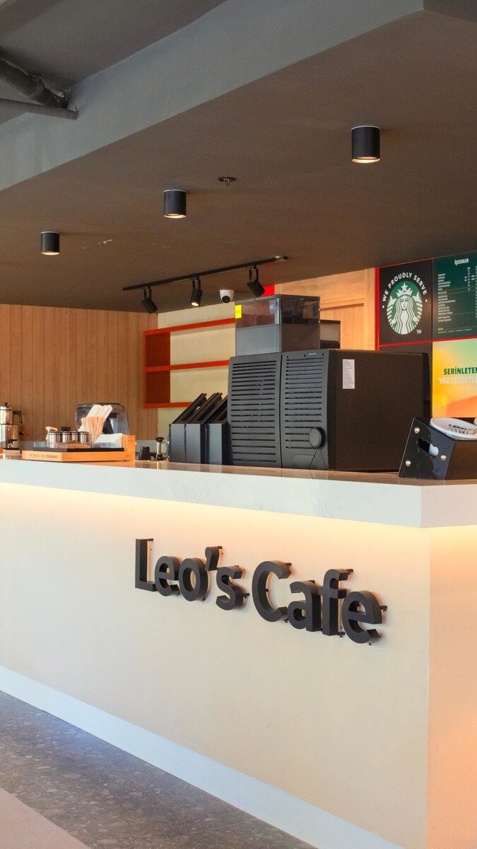 Leo's Cafe - Patisserie