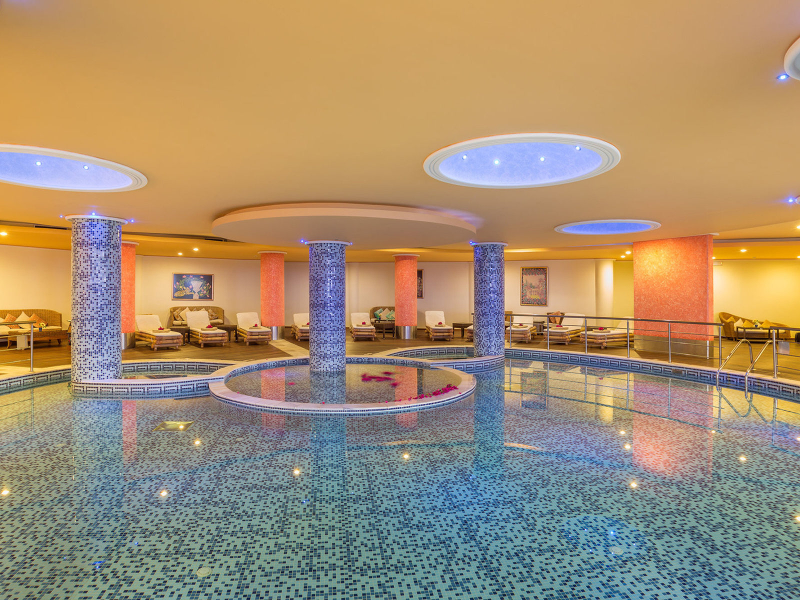 Whirpool indoor