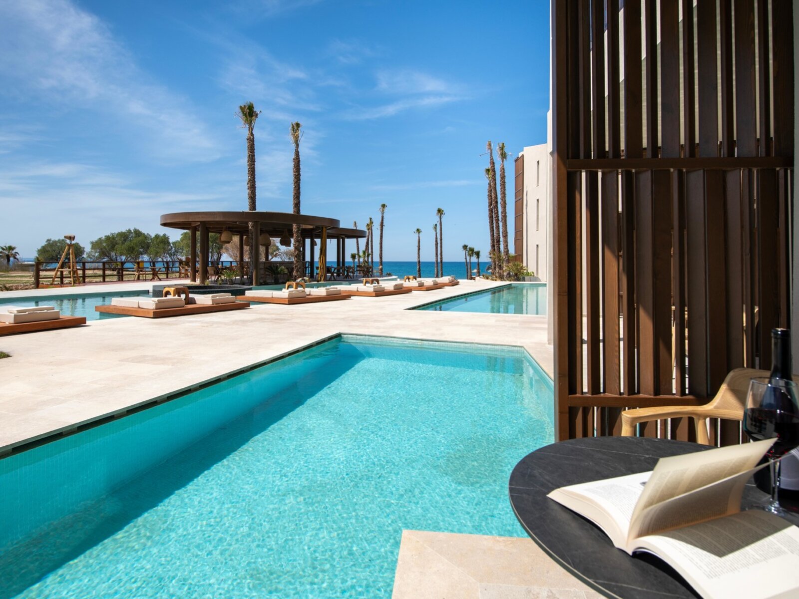 Wohnbeispiel Double Side Sea View with Sharing Pool
