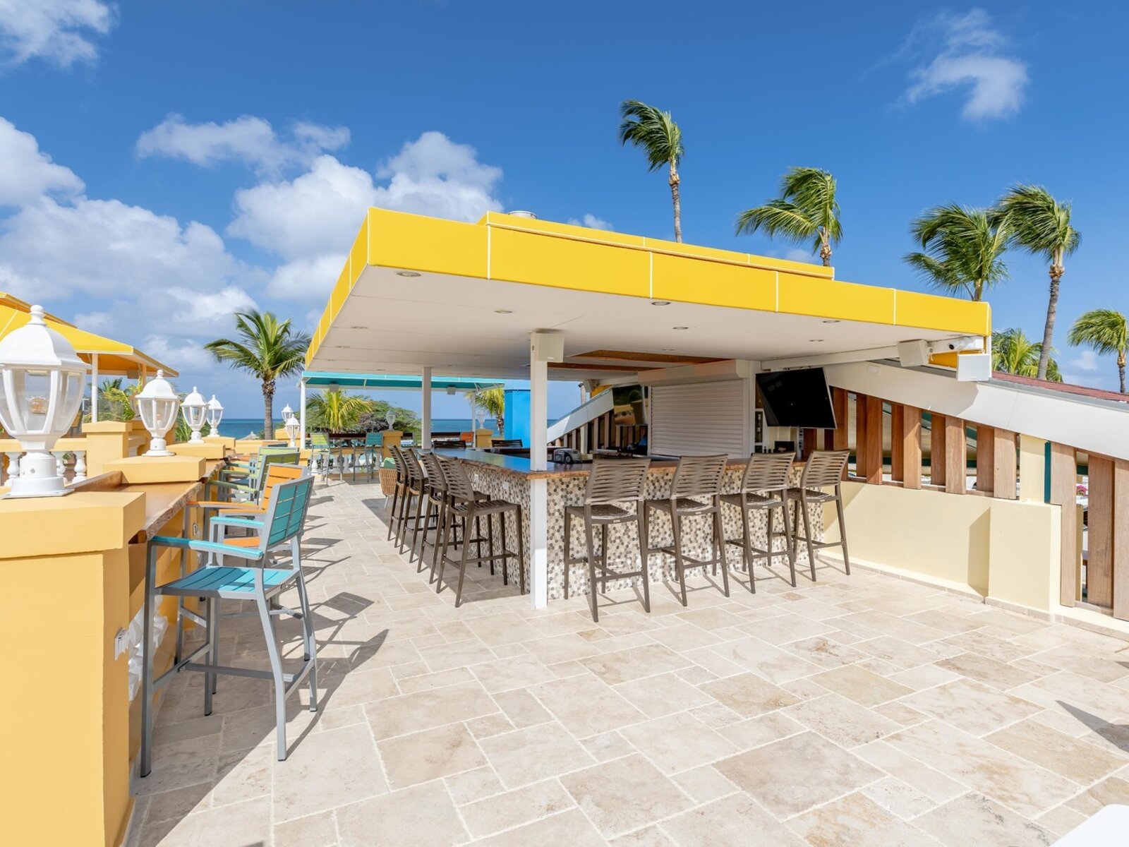 Horizons Bar