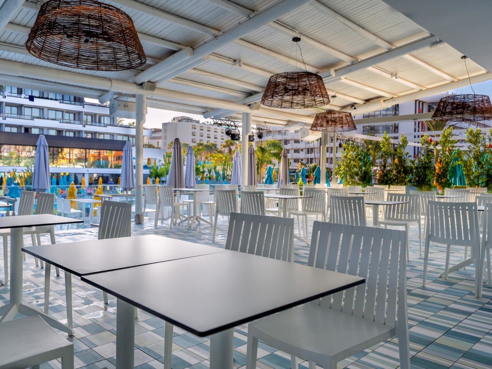 SNACK POOL BAR PALAPA