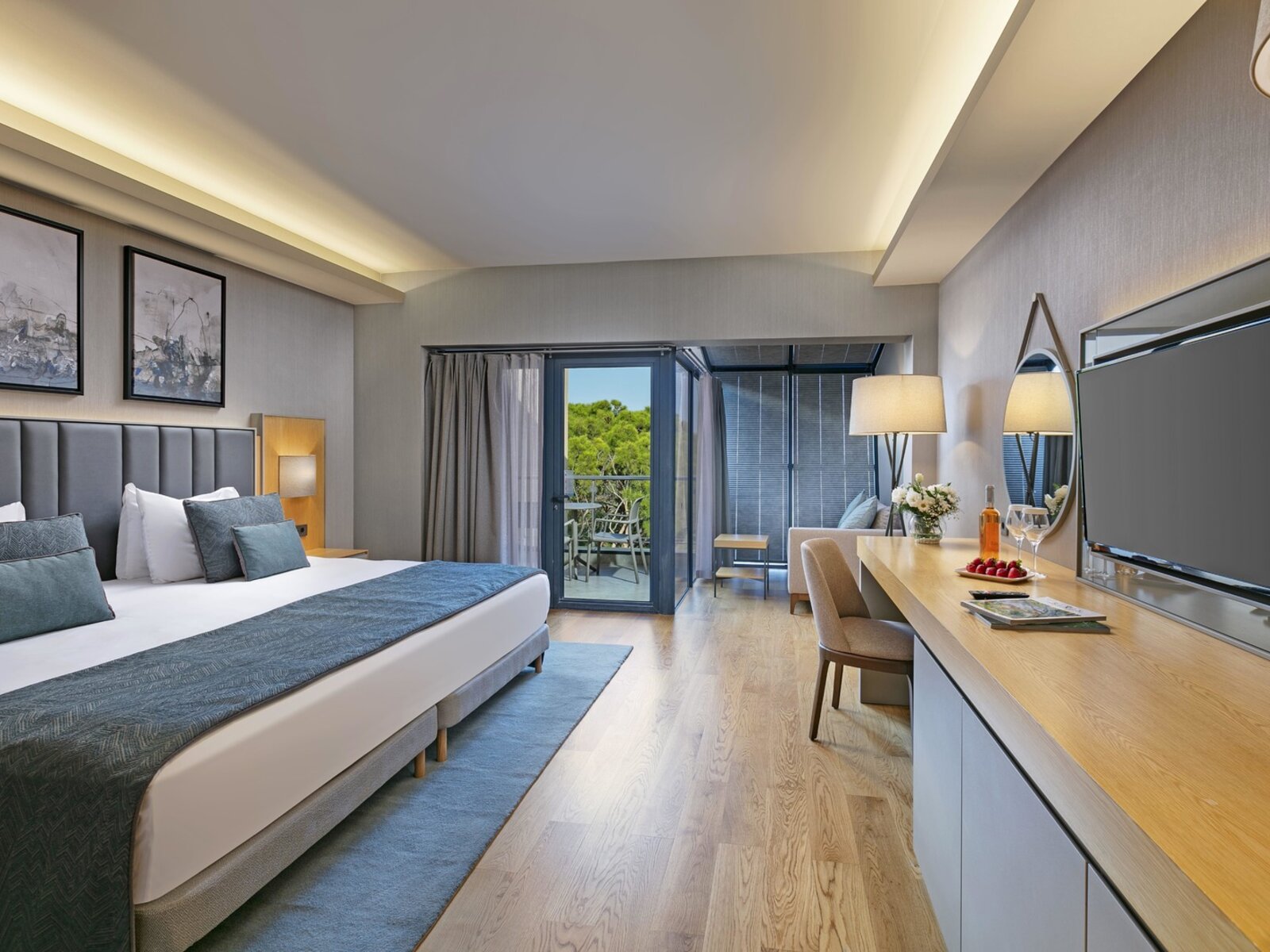 Wohnbeispiel Superior Room Land View