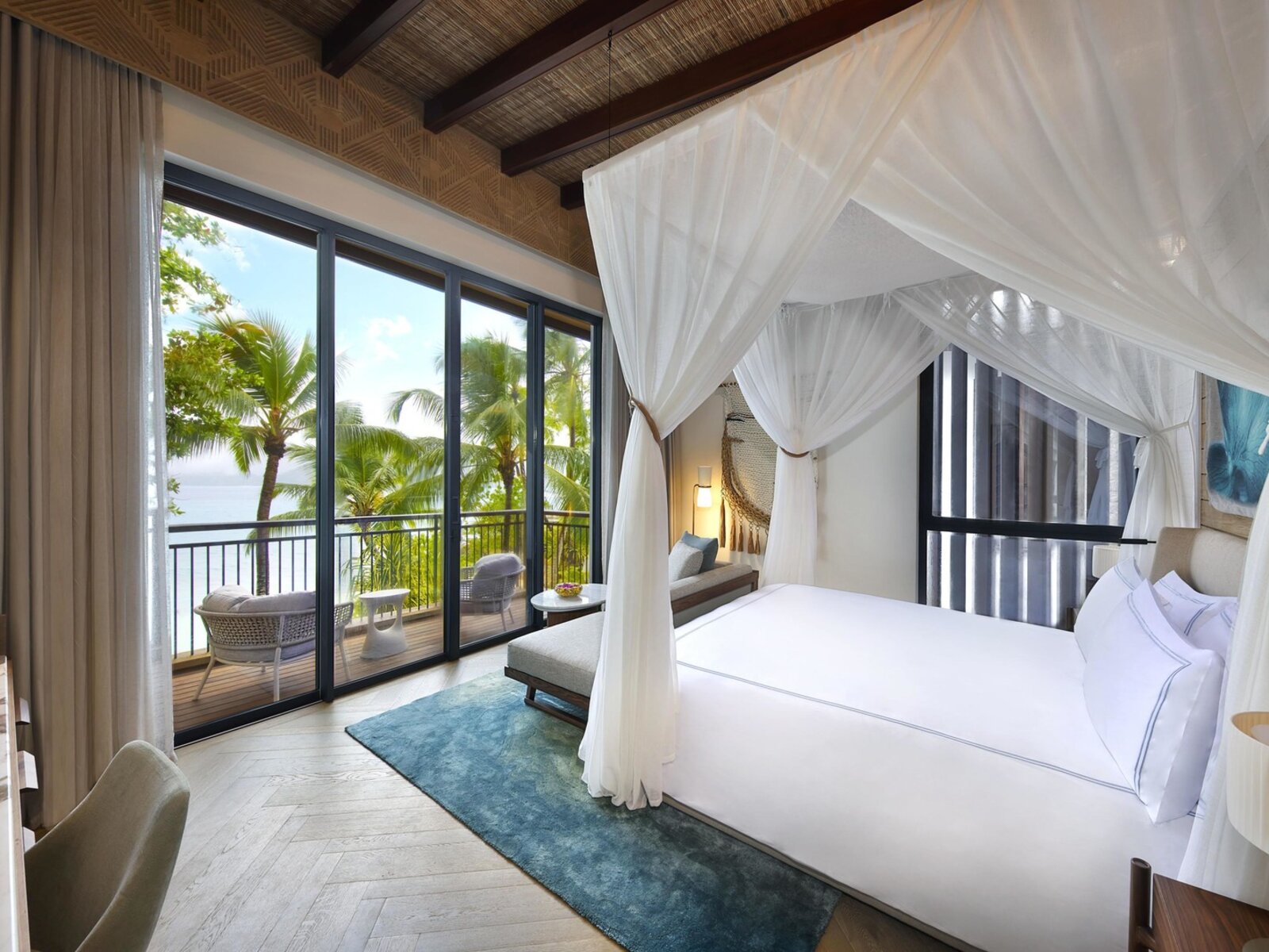 Wohnbeispiel One Bedroom Bay House Suite with Plunge Pool