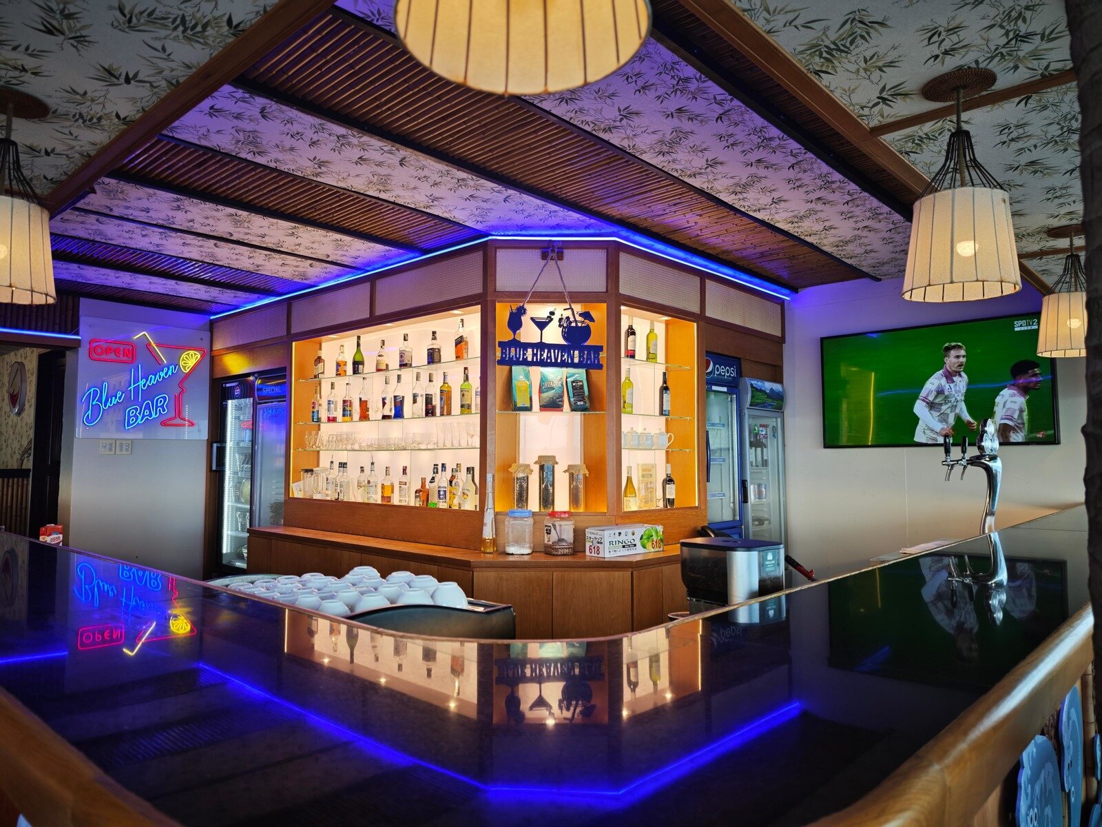 BLUE HEAVEN BAR
