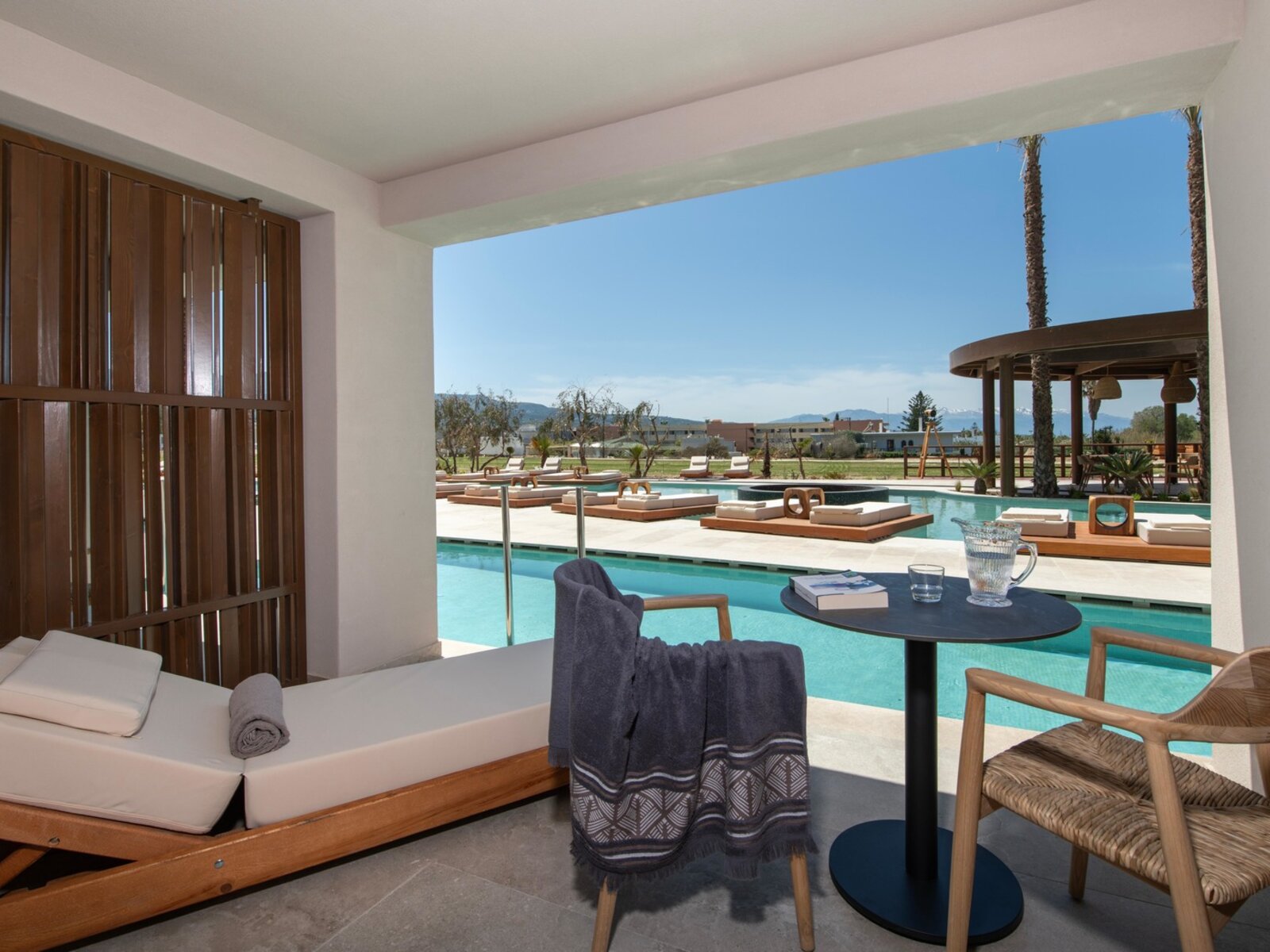 Wohnbeispiel Double Side Sea View with Sharing Pool