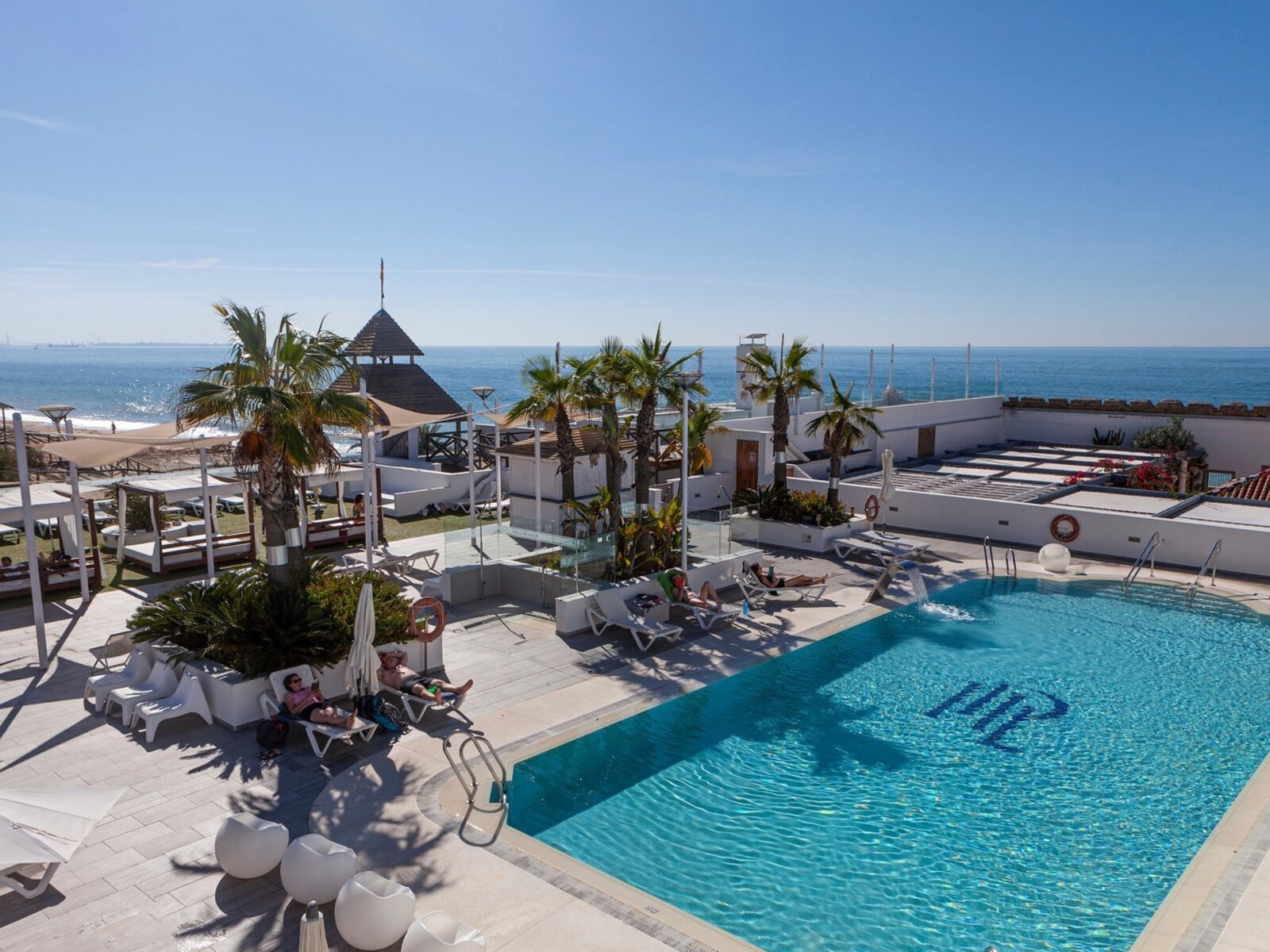 BEACH CLUB PLAYA DE LA LUZ